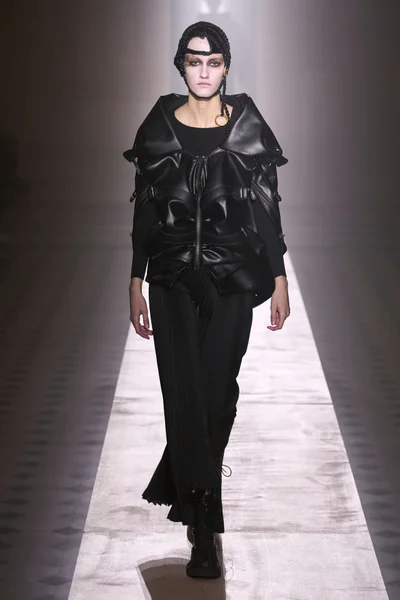 Look 14
